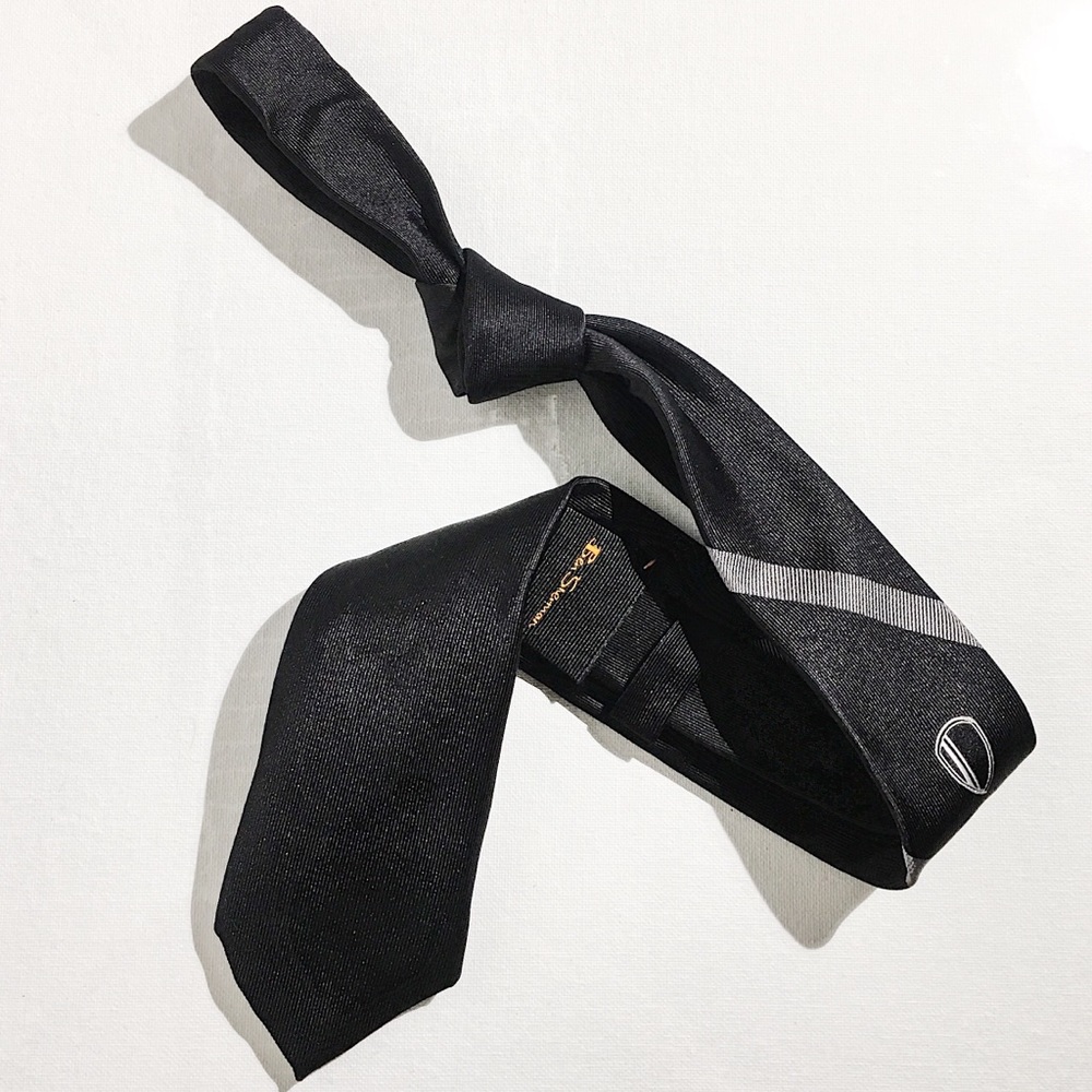 BEN SHERMAN Black Tie w/Grey Stripe and Shield